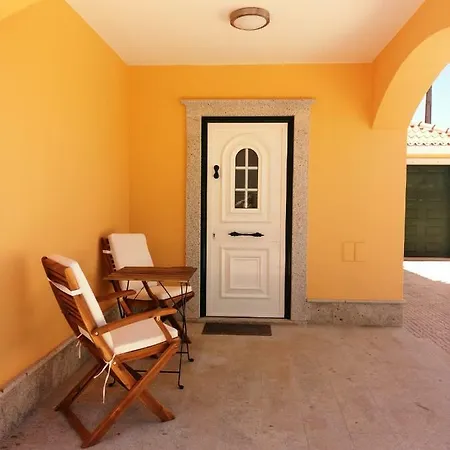 D'yellow House - And Countryside Carqueja