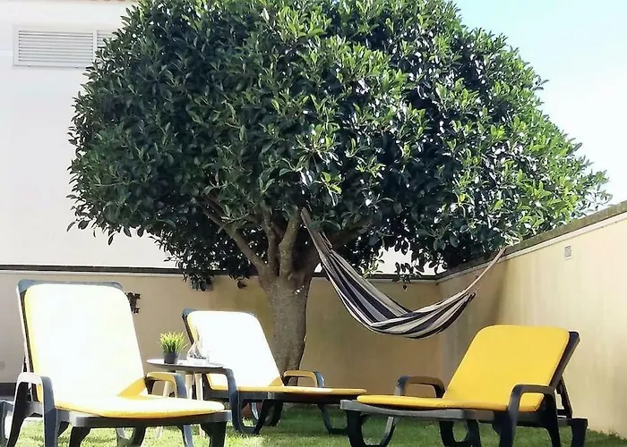 D'yellow House - And Countryside *